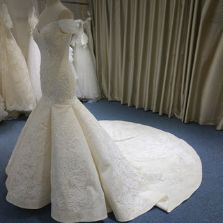 Vintage Off the Shoulder Trumpet Wedding Dress with Floral Lace Appliqued