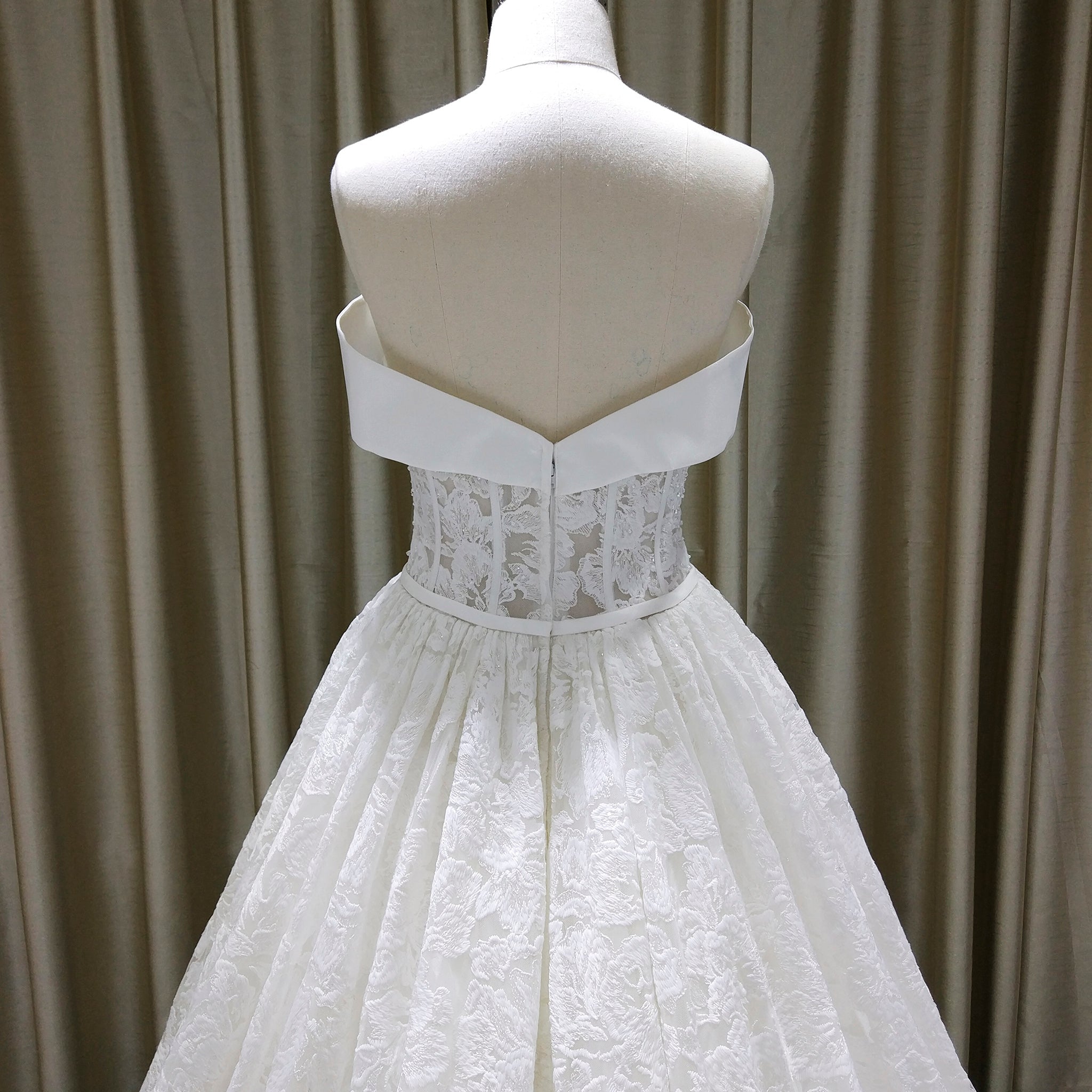 Gorgeous Off the Shoulder Ball Gown Floral Lace Wedding Dress for Elegant Bride - Rosymae