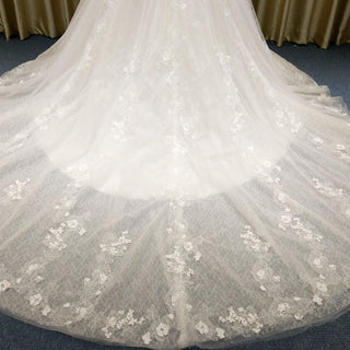 Classic Ball Gown Floral Lace Wedding Dress with Boat Neckline