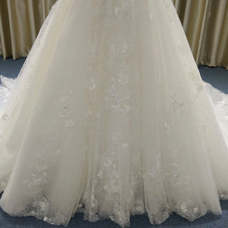Classic Ball Gown Floral Lace Wedding Dress with Boat Neckline