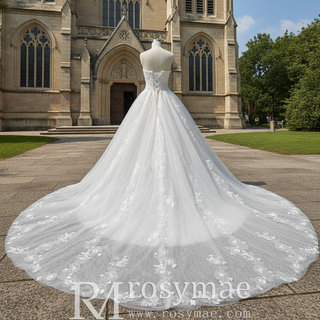 Classic Ball Gown Floral Lace Wedding Dress with Boat Neckline