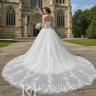 Classic Ball Gown Floral Lace Wedding Dress with Boat Neckline