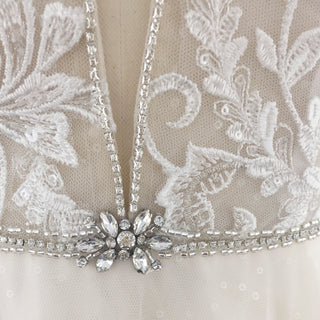 Robe de mariée élégante en dentelle à double décolleté plongeant et bustier transparent