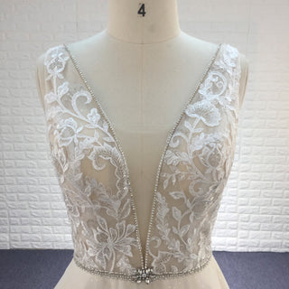 Robe de mariée élégante en dentelle à double décolleté plongeant et bustier transparent