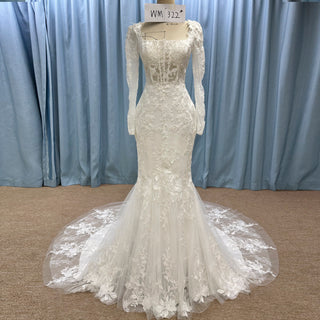 Long Sleeve Floral Lace Trumpet Wedding Dress with Scoop-neck