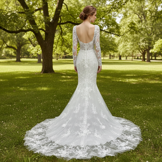 Elegant Long Sleeve Trumpet Wedding Dress with Square Neckline