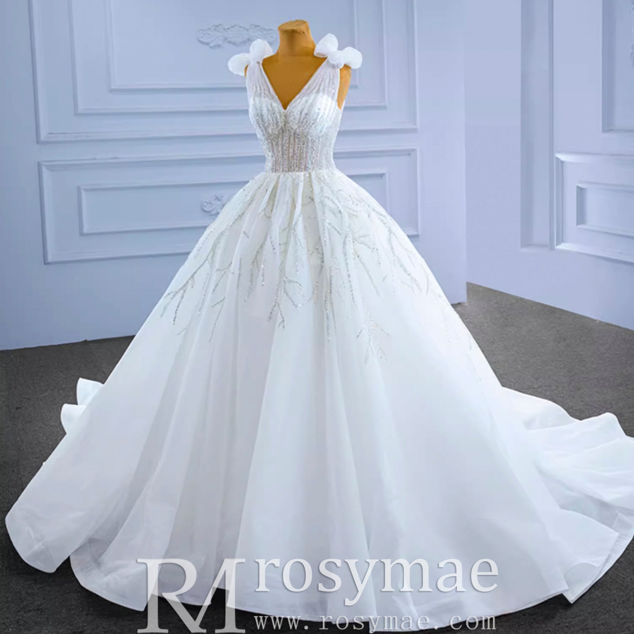 Luxury Tulle Ball Gown Wedding Dresses with V-neck - Rosymae