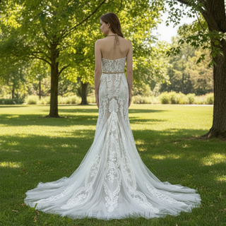 Romantic Halter Neck Fit and Flare Lace Wedding Dress with Sweetheart Neck