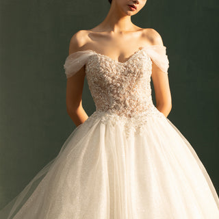 Off the Shoulder Ball Gown Wedding Dress with Sweetheart Neck