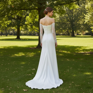 Vestido de novia de satén con manga larga y hombros descubiertos