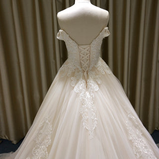 Classic Vintage Off the Shoulder A-line Wedding Dress with Floral Lace Appliqued