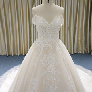 Classic Vintage Off the Shoulder A-line Wedding Dress with Floral Lace Appliqued
