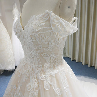 Classic Vintage Off the Shoulder A-line Wedding Dress with Floral Lace Appliqued