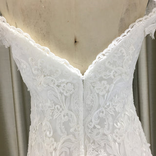 Classic Lace Mermaid Wedding Dress with Off the Shoulder for Elegant Brides