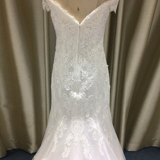 Classic Lace Mermaid Wedding Dress with Off the Shoulder for Elegant Brides