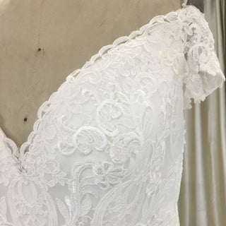 Classic Lace Mermaid Wedding Dress with Off the Shoulder for Elegant Brides