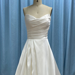 Elegant Satin Ruched Strapless Wedding Dress with Vneck for Bride