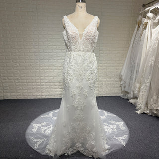 Elegant Mermaid Plus Size Vneck Wedding Dress with Floral Lace Appliqued