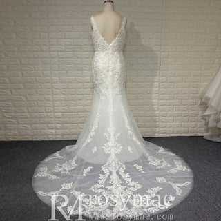 Elegant Mermaid Plus Size Vneck Wedding Dress with Floral Lace Appliqued
