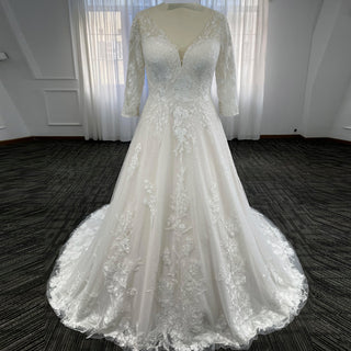 Robe de mariée flatteuse pour les bras et le ventre généreux
