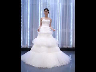 Vintage Strapless Tulle Ball Gown Wedding Dress with Sweetheart