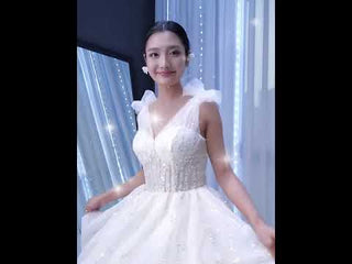 Luxury Tulle Ball Gown Wedding Dresses with V-neck