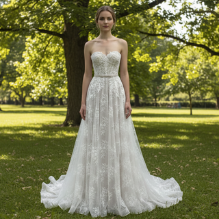 Elegant Strapless Elegant Lace Wedding Dress with Sweetheart Neckline