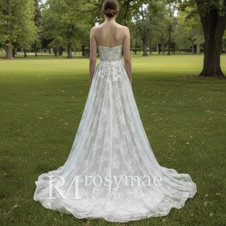 Elegant Strapless Elegant Lace Wedding Dress with Sweetheart Neckline