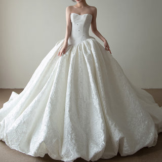 Pleated Ball Gown Wedding Gown Luxury Satin Strapless Wedding Dress