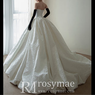 Pleated Ball Gown Wedding Gown Luxury Satin Strapless Wedding Dress
