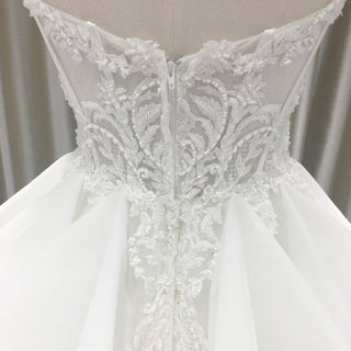 Strapless A-line Sweetheart Neck Wedding Dress with Ruffle Skirt