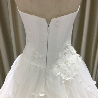 Elegant Sweetheart Strapless Ball Gown Wedding Dress 3D Flowers