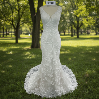 Elegant Mermaid Flower Lace V-Neck Wedding Dress with Empire Waist