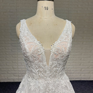 Classic Tank Sleeve A-line Lace Appliqued Wedding Dress with Vneck