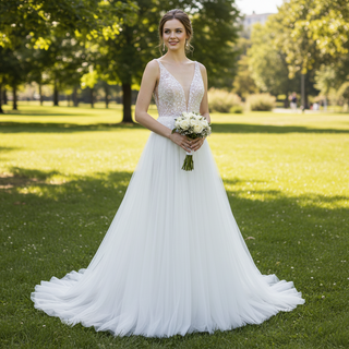 Vestido de novia de corte A con escote pronunciado, cuentas de cristal y mangas cortas