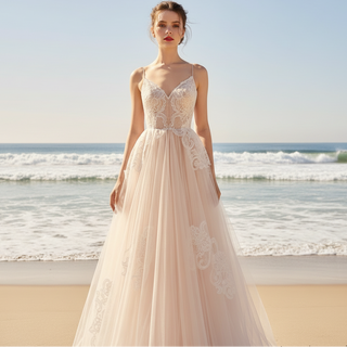 Vestido de novia de tul con tirantes finos y escote en V profundo