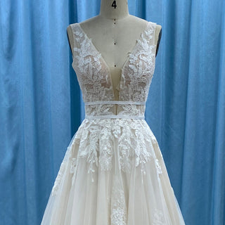 Trendy A-line Tulle Lace Vneck Wedding Dresses with Tank Top - Rosymae