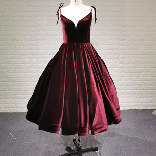 Elegant Burgundy Spaghetti Straps Velvet Prom Dress with V-neck