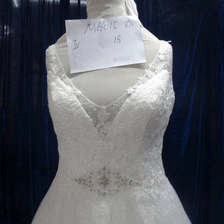 Vintage A-Line V-Neck Plus Size Wedding Dress with Floral Lace - Rosymae