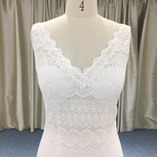 Vintage-inspired Scalloped V-neck Lace Trumpet Bridal Wedding Dress - Rosymae