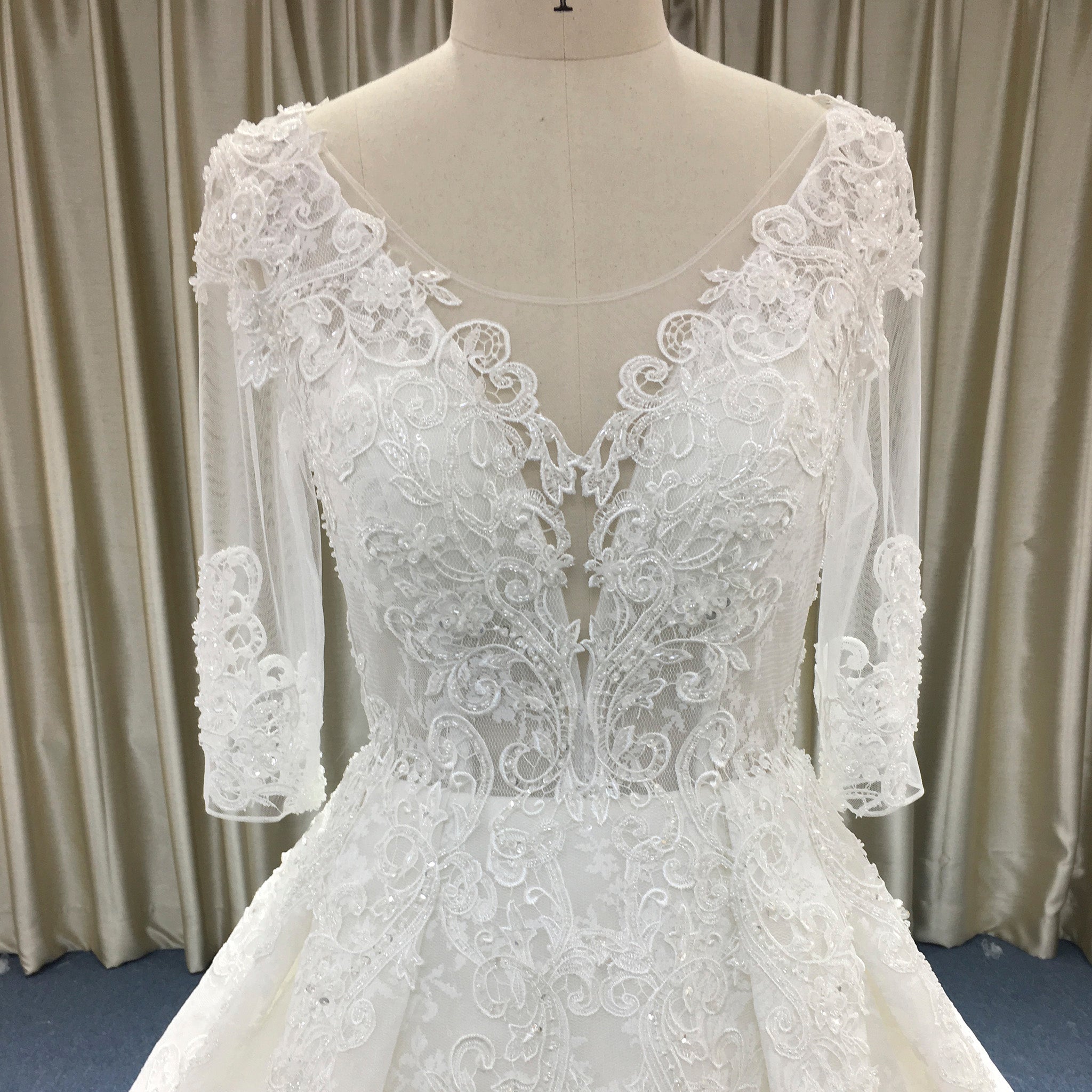 Vintage Sheer Back Half Sleeve Lace Wedding Dress with V-neck - Rosymae
