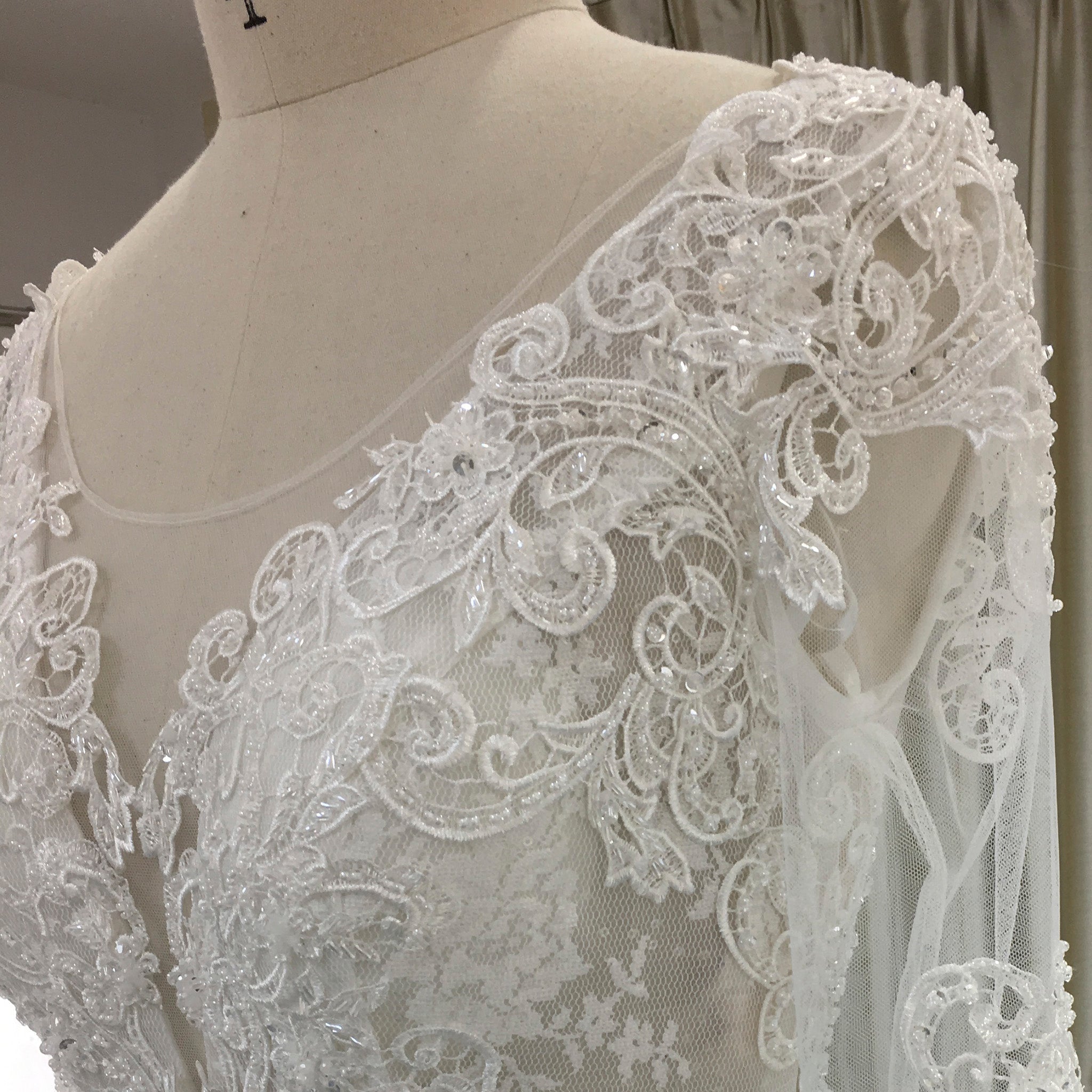 Vintage Sheer Back Half Sleeve Lace Wedding Dress with V-neck - Rosymae