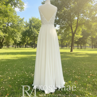 Robe de mariée fourreau en mousseline de soie simple à col en V avec bretelles spaghetti