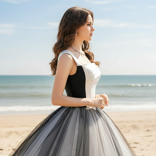 Robes de mariée tendance noires et blanches à col carré pour la mariée
