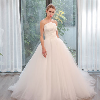Ball-Gown-Strapless-Chapel-Train-Tulle-Wedding-Dress