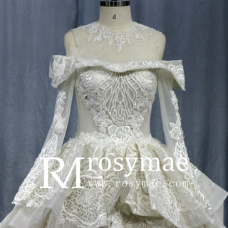 Luxurious Lace Bridal Ball Gown Wedding Dress with Long Sleeve