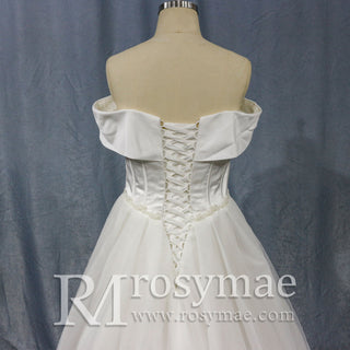  off-the-shoulder wedding dress with sleeves