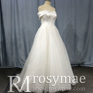  off-the-shoulder wedding dress with sleeves