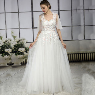 Half Sleeve Queen-ann Neckline Tulle Wedding Dress with Flowers