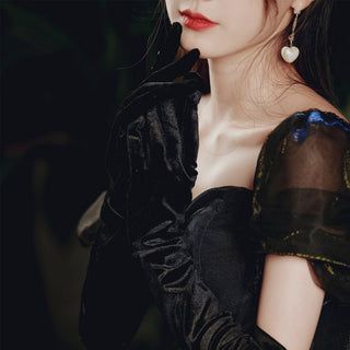 Wedding Gloves for the Fashionable Bride